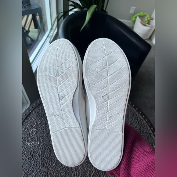 ✨VIONIC BEACH PISMO CASUAL SNEAKERS CREAM CANVAS 9 W WIDE - Picture 11 of 11